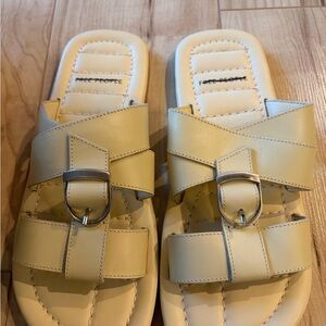 NEW in box Free People Sloan Buckle Sandals in Buttermilk (Light Cream) size 9